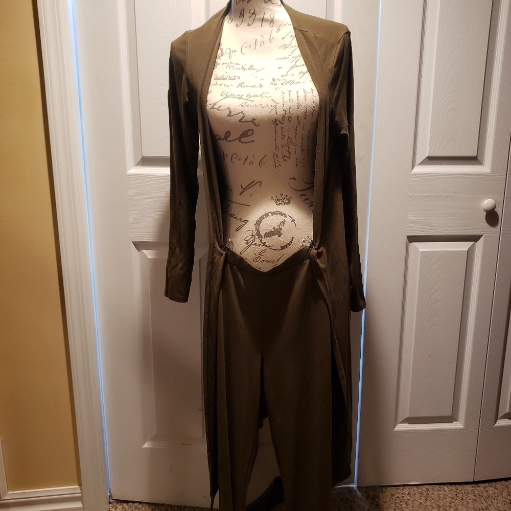 Green leggings set EUC.. Size small.